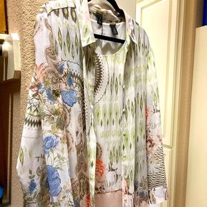 Chicos 2 pc shell/tunic in lightweight fabric of muted colors.  Worn once! Sz 3